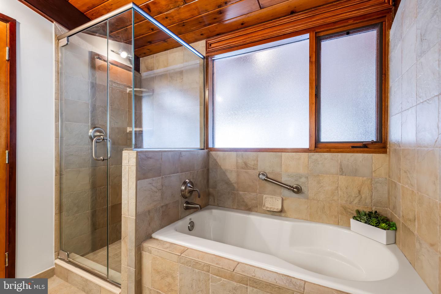 6407 RECREATION LN, FALLS CHURCH, Virginia 22041, 3 Bedrooms Bedrooms, ,2 BathroomsBathrooms,Residential,For sale,6407 RECREATION LN,VAFX2278952 MLS # VAFX2278952