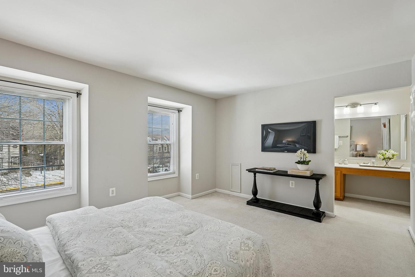 11931 SENTINEL POINT CT, RESTON, Virginia 20191, 3 Bedrooms Bedrooms, 8 Rooms Rooms,2 BathroomsBathrooms,Residential,For sale,11931 SENTINEL POINT CT,VAFX2283980 MLS # VAFX2283980