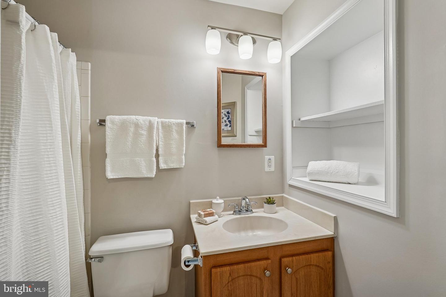 11931 SENTINEL POINT CT, RESTON, Virginia 20191, 3 Bedrooms Bedrooms, 8 Rooms Rooms,2 BathroomsBathrooms,Residential,For sale,11931 SENTINEL POINT CT,VAFX2283980 MLS # VAFX2283980