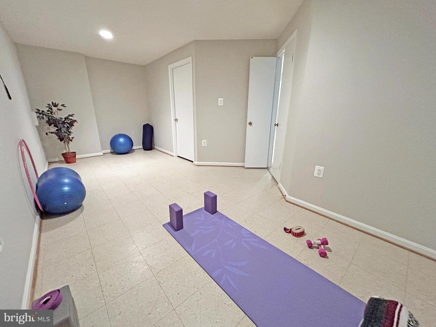 11931 SENTINEL POINT CT, RESTON, Virginia 20191, 3 Bedrooms Bedrooms, 8 Rooms Rooms,2 BathroomsBathrooms,Residential,For sale,11931 SENTINEL POINT CT,VAFX2283980 MLS # VAFX2283980