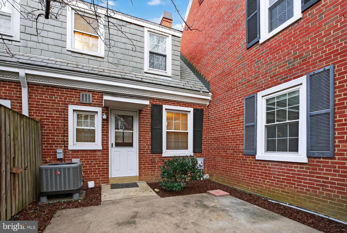 3495 S WAKEFIELD ST, ARLINGTON, Virginia 22206, 1 Bedroom Bedrooms, 8 Rooms Rooms,2 BathroomsBathrooms,Residential,For sale,3495 S WAKEFIELD ST,VAAR2068420 MLS # VAAR2068420 3495 S WAKEFIELD ST, ARLINGTON, Virginia 22206, 1 Bedroom Bedrooms, 8 Rooms Rooms,2 BathroomsBathrooms,Residential,For sale,3495 S WAKEFIELD ST,VAAR2068420 MLS # VAAR2068420
