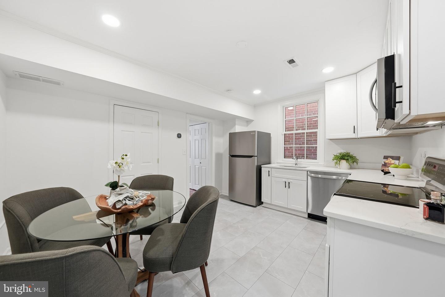 602 N ALFRED ST, ALEXANDRIA, Virginia 22314, 2 Bedrooms Bedrooms, ,2 BathroomsBathrooms,Residential,For sale,602 N ALFRED ST,VAAX2053760 MLS # VAAX2053760