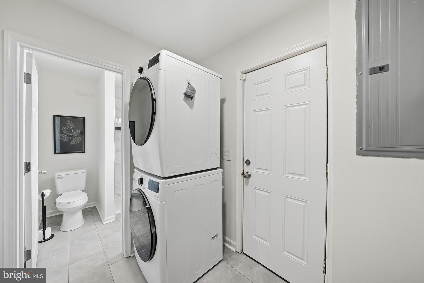 602 N ALFRED ST, ALEXANDRIA, Virginia 22314, 2 Bedrooms Bedrooms, ,2 BathroomsBathrooms,Residential,For sale,602 N ALFRED ST,VAAX2053760 MLS # VAAX2053760