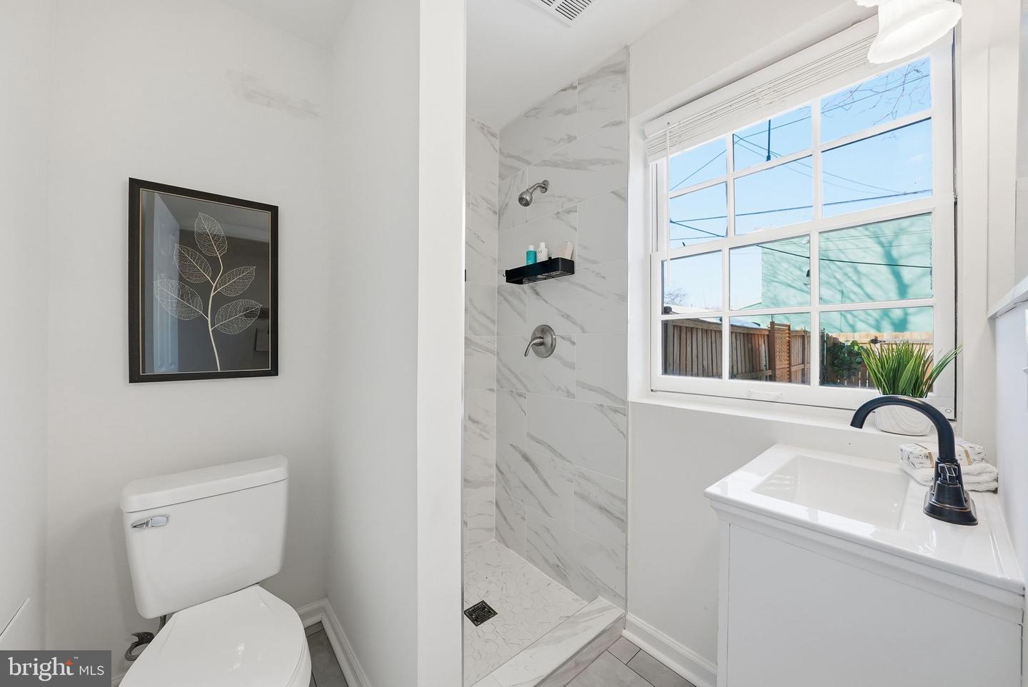 602 N ALFRED ST, ALEXANDRIA, Virginia 22314, 2 Bedrooms Bedrooms, ,2 BathroomsBathrooms,Residential,For sale,602 N ALFRED ST,VAAX2053760 MLS # VAAX2053760