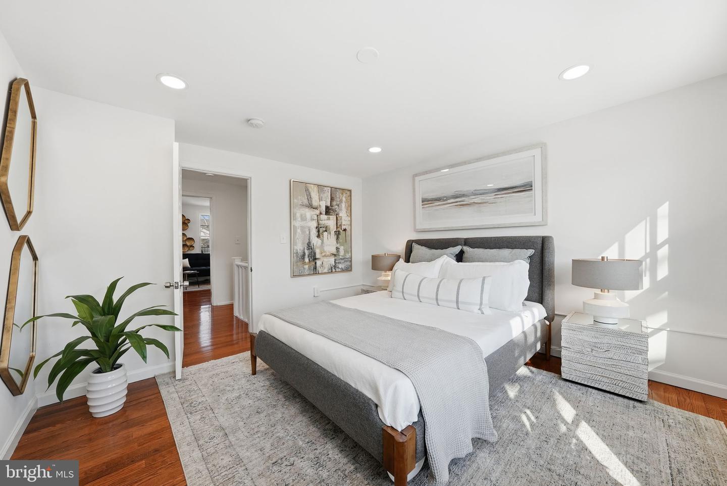 602 N ALFRED ST, ALEXANDRIA, Virginia 22314, 2 Bedrooms Bedrooms, ,2 BathroomsBathrooms,Residential,For sale,602 N ALFRED ST,VAAX2053760 MLS # VAAX2053760