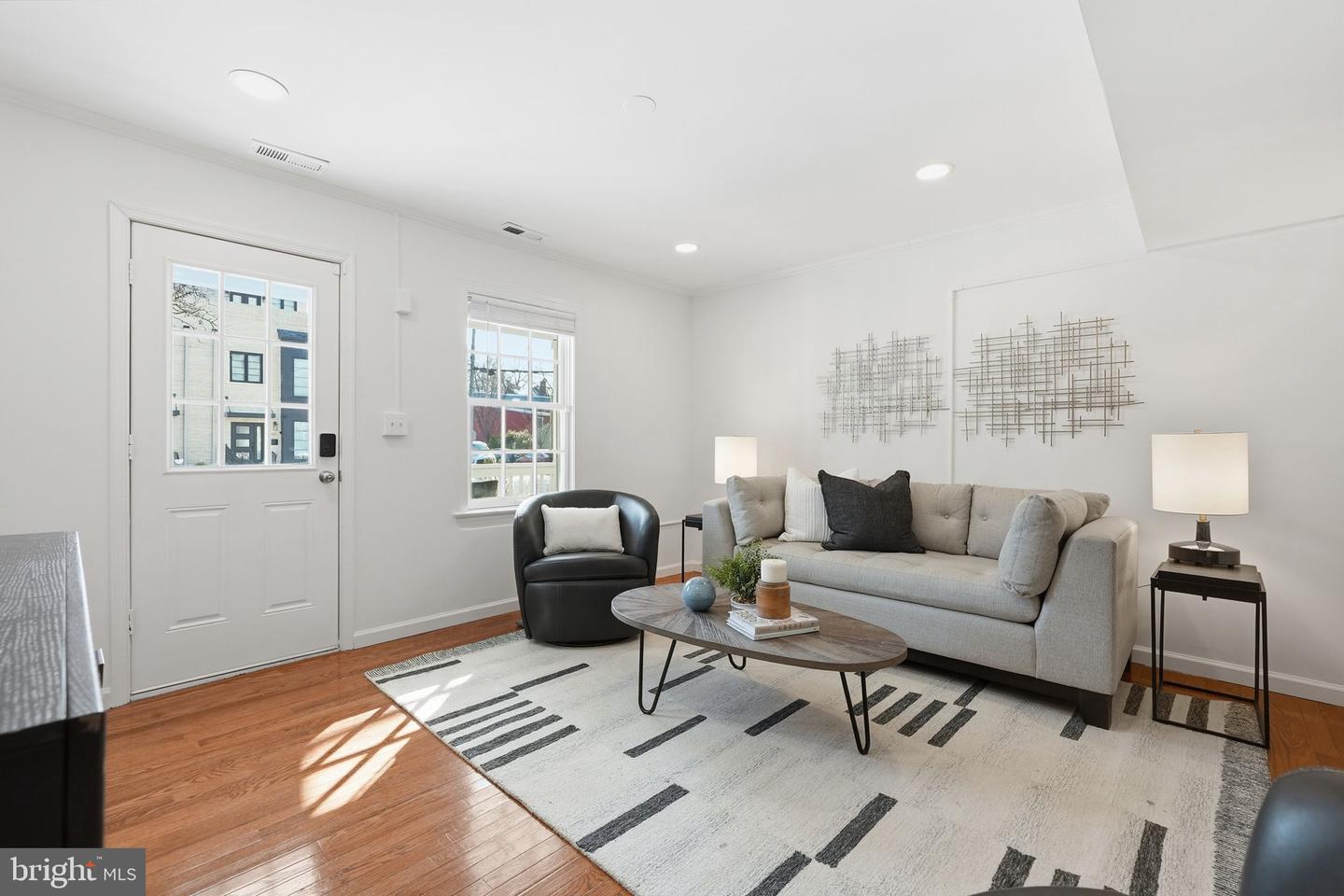 602 N ALFRED ST, ALEXANDRIA, Virginia 22314, 2 Bedrooms Bedrooms, ,2 BathroomsBathrooms,Residential,For sale,602 N ALFRED ST,VAAX2053760 MLS # VAAX2053760