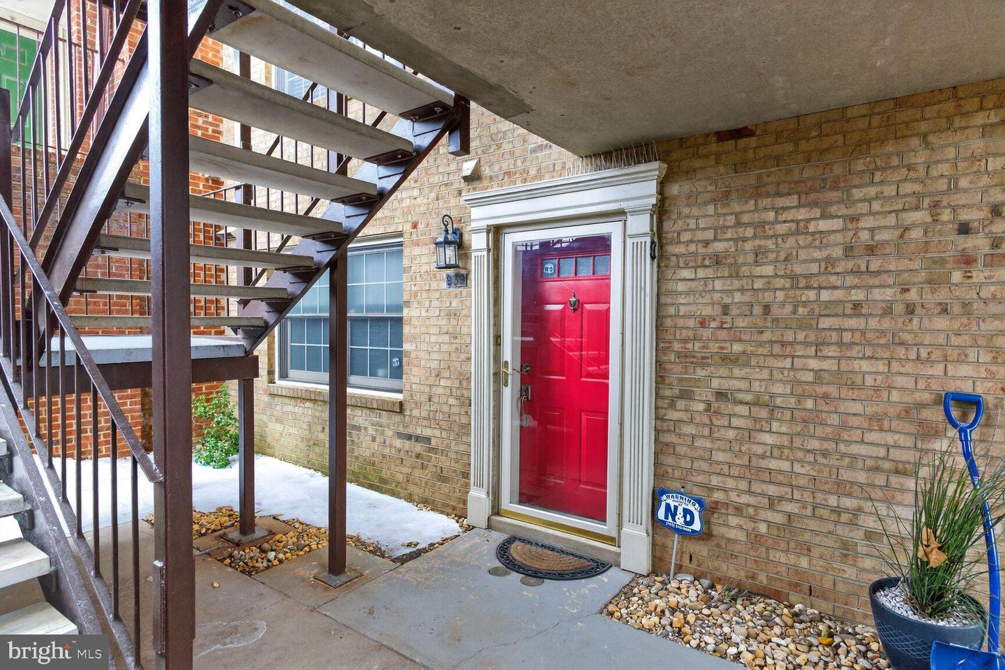 939 S SCOTT #1, ARLINGTON, Virginia 22204, 2 Bedrooms Bedrooms, 5 Rooms Rooms,2 BathroomsBathrooms,Residential,For sale,939 S SCOTT #1,VAAR2068546 MLS # VAAR2068546