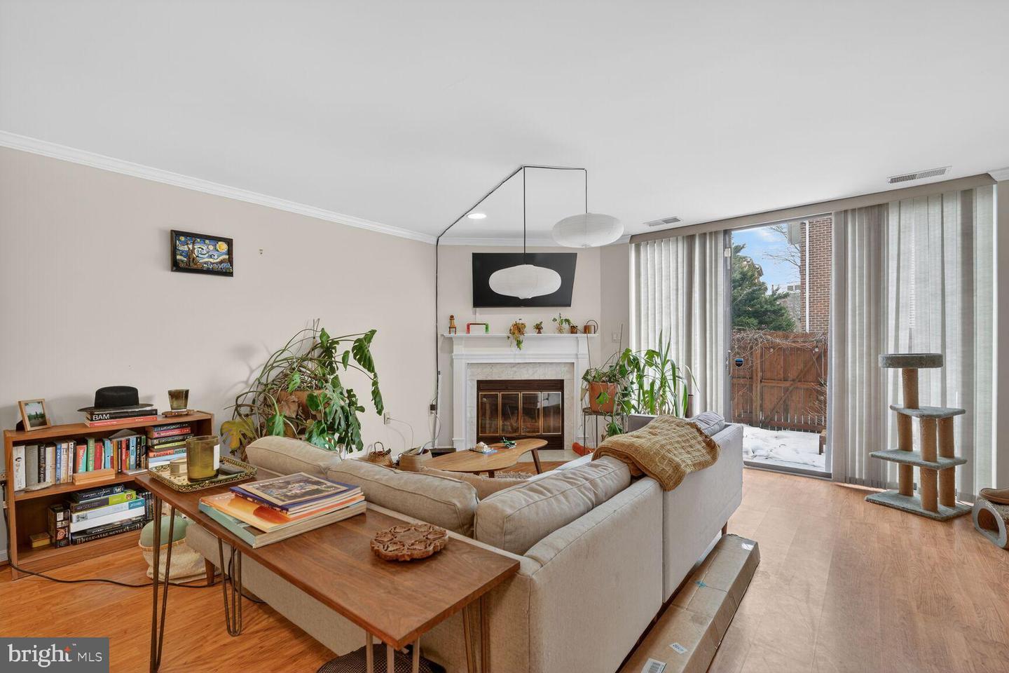 939 S SCOTT #1, ARLINGTON, Virginia 22204, 2 Bedrooms Bedrooms, 5 Rooms Rooms,2 BathroomsBathrooms,Residential,For sale,939 S SCOTT #1,VAAR2068546 MLS # VAAR2068546