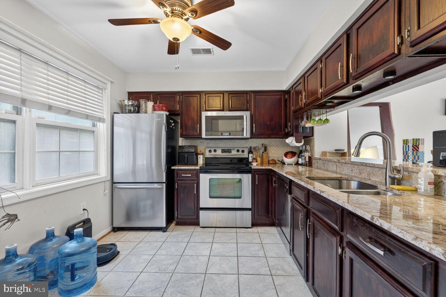 939 S SCOTT #1, ARLINGTON, Virginia 22204, 2 Bedrooms Bedrooms, 5 Rooms Rooms,2 BathroomsBathrooms,Residential,For sale,939 S SCOTT #1,VAAR2068546 MLS # VAAR2068546