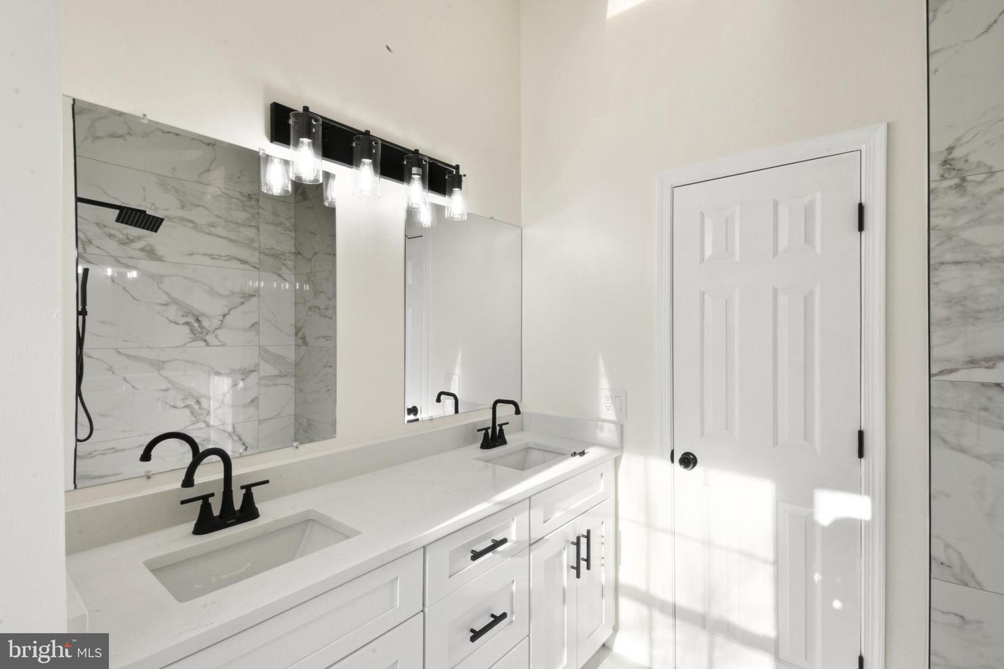 2682 ENGLISH OAKS CIR, CHARLOTTESVILLE, Virginia 22911, 5 Bedrooms Bedrooms, ,2 BathroomsBathrooms,Residential,For sale,2682 ENGLISH OAKS CIR,VAAB2001160 MLS # VAAB2001160