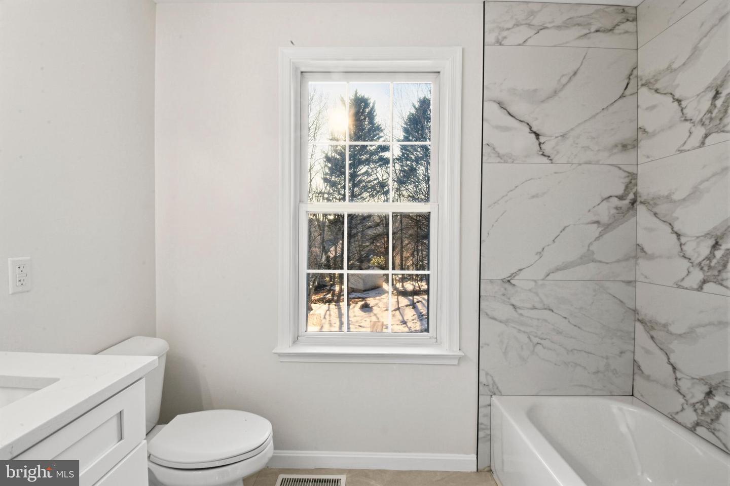 2682 ENGLISH OAKS CIR, CHARLOTTESVILLE, Virginia 22911, 5 Bedrooms Bedrooms, ,2 BathroomsBathrooms,Residential,For sale,2682 ENGLISH OAKS CIR,VAAB2001160 MLS # VAAB2001160