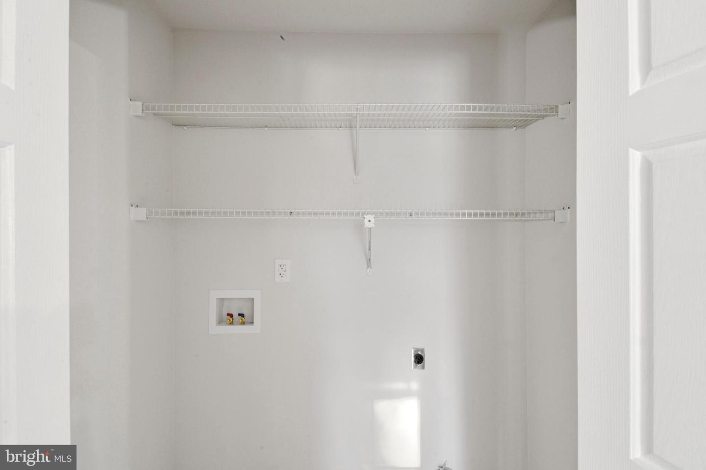 2682 ENGLISH OAKS CIR, CHARLOTTESVILLE, Virginia 22911, 5 Bedrooms Bedrooms, ,2 BathroomsBathrooms,Residential,For sale,2682 ENGLISH OAKS CIR,VAAB2001160 MLS # VAAB2001160