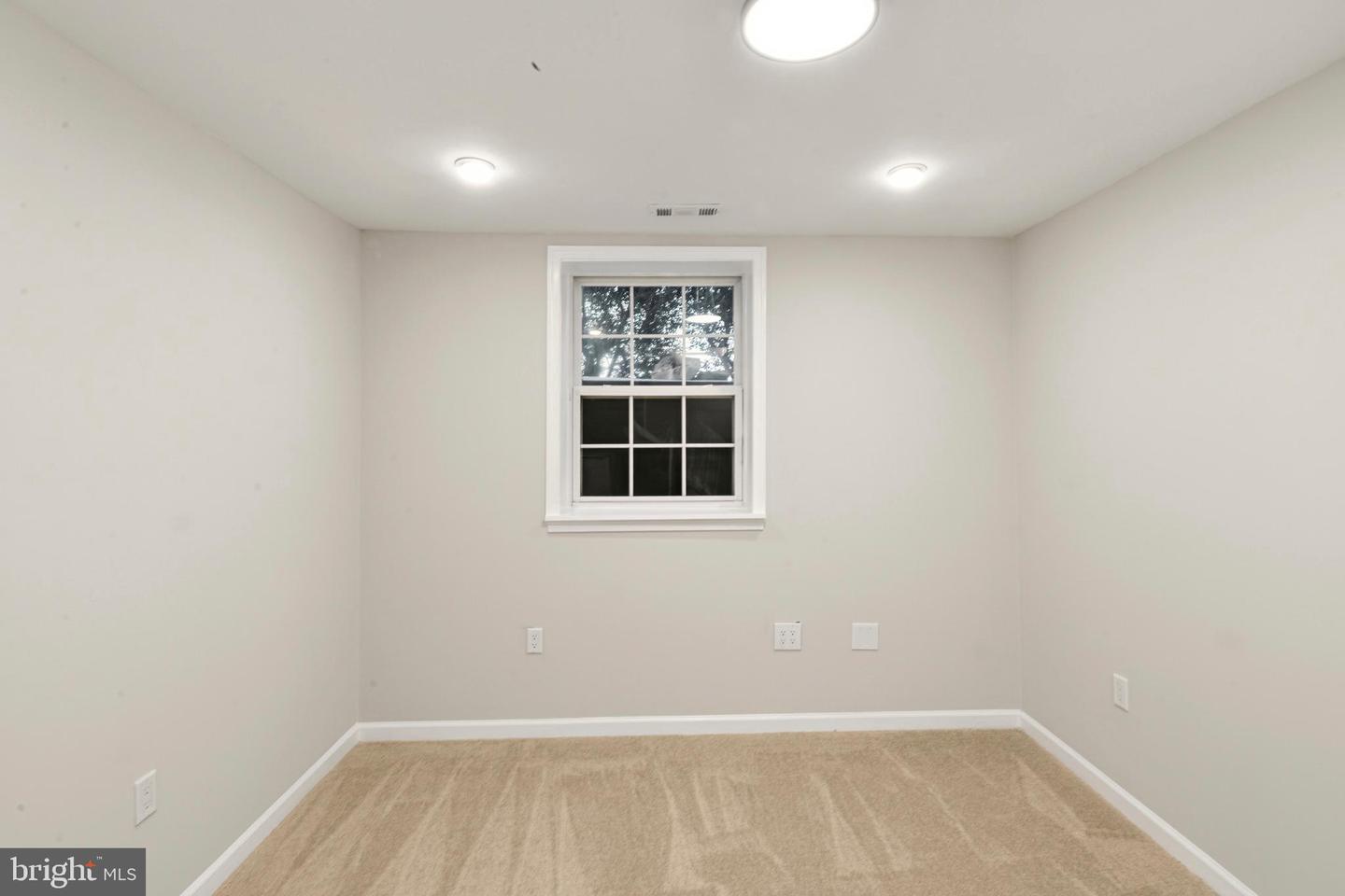 2682 ENGLISH OAKS CIR, CHARLOTTESVILLE, Virginia 22911, 5 Bedrooms Bedrooms, ,2 BathroomsBathrooms,Residential,For sale,2682 ENGLISH OAKS CIR,VAAB2001160 MLS # VAAB2001160