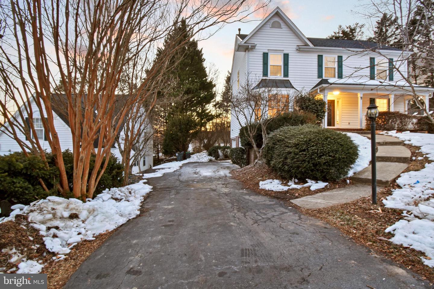 2682 ENGLISH OAKS CIR, CHARLOTTESVILLE, Virginia 22911, 5 Bedrooms Bedrooms, ,2 BathroomsBathrooms,Residential,For sale,2682 ENGLISH OAKS CIR,VAAB2001160 MLS # VAAB2001160