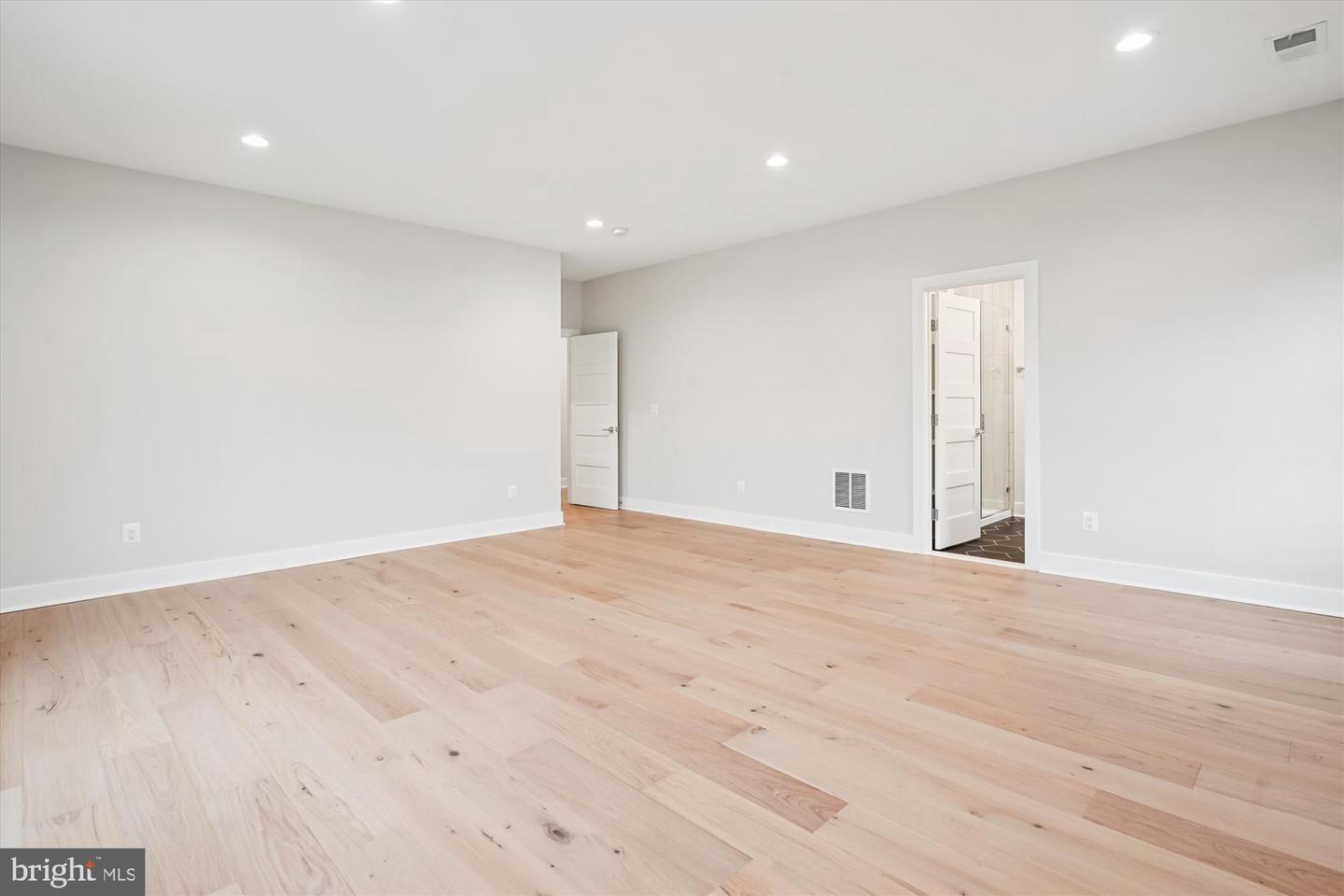 6707 HALLWOOD AVE, FALLS CHURCH, Virginia 22046, 6 Bedrooms Bedrooms, ,6 BathroomsBathrooms,Residential,For sale,6707 HALLWOOD AVE,VAFX2290406 MLS # VAFX2290406 6707 HALLWOOD AVE, FALLS CHURCH, Virginia 22046, 6 Bedrooms Bedrooms, ,6 BathroomsBathrooms,Residential,For sale,6707 HALLWOOD AVE,VAFX2290406 MLS # VAFX2290406