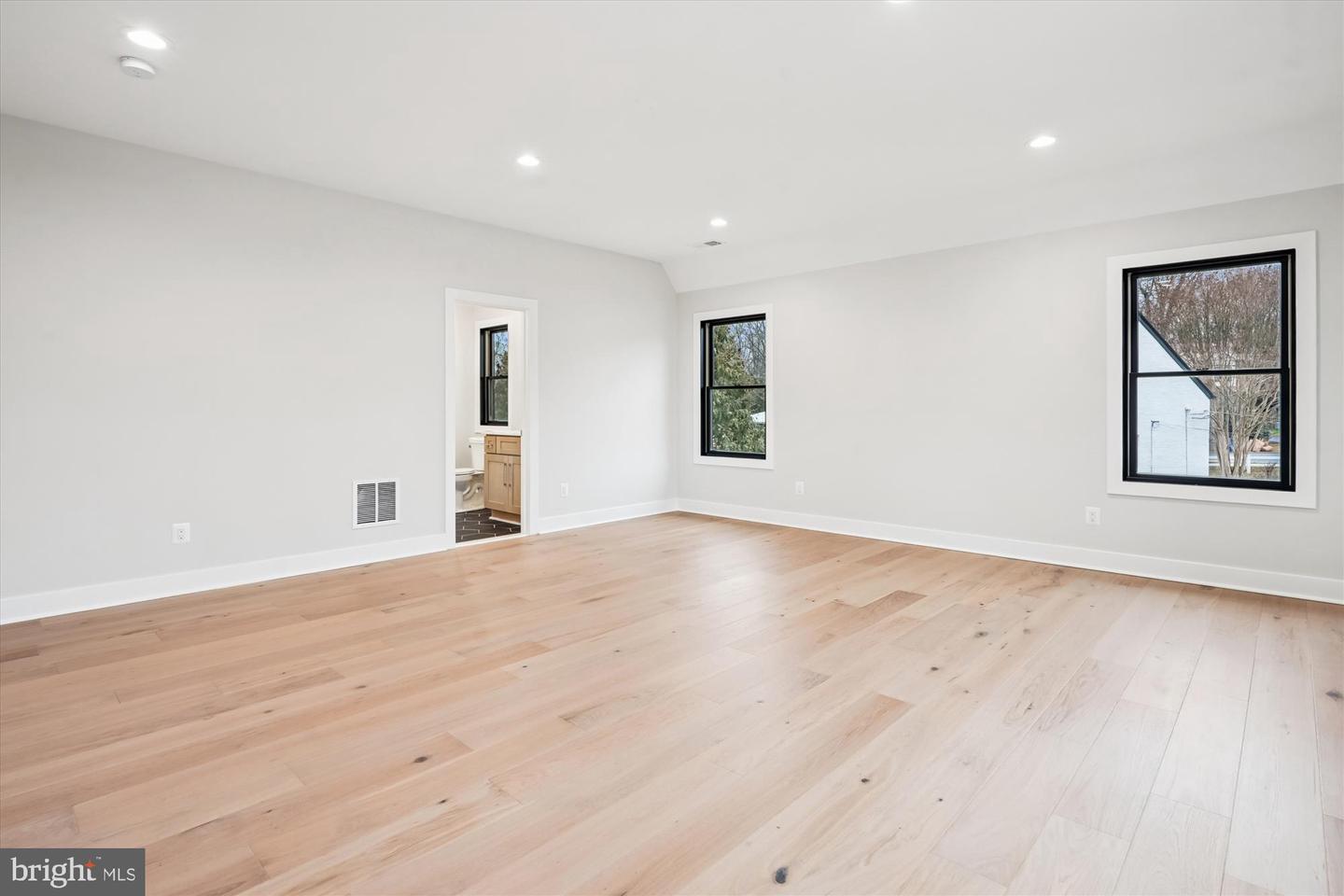 6707 HALLWOOD AVE, FALLS CHURCH, Virginia 22046, 6 Bedrooms Bedrooms, ,6 BathroomsBathrooms,Residential,For sale,6707 HALLWOOD AVE,VAFX2290406 MLS # VAFX2290406 6707 HALLWOOD AVE, FALLS CHURCH, Virginia 22046, 6 Bedrooms Bedrooms, ,6 BathroomsBathrooms,Residential,For sale,6707 HALLWOOD AVE,VAFX2290406 MLS # VAFX2290406