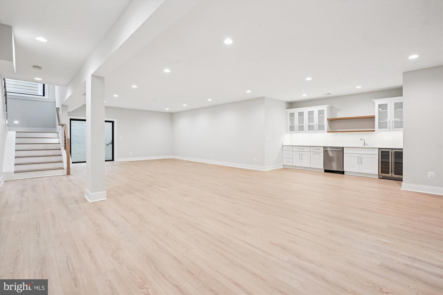 6707 HALLWOOD AVE, FALLS CHURCH, Virginia 22046, 6 Bedrooms Bedrooms, ,6 BathroomsBathrooms,Residential,For sale,6707 HALLWOOD AVE,VAFX2290406 MLS # VAFX2290406 6707 HALLWOOD AVE, FALLS CHURCH, Virginia 22046, 6 Bedrooms Bedrooms, ,6 BathroomsBathrooms,Residential,For sale,6707 HALLWOOD AVE,VAFX2290406 MLS # VAFX2290406