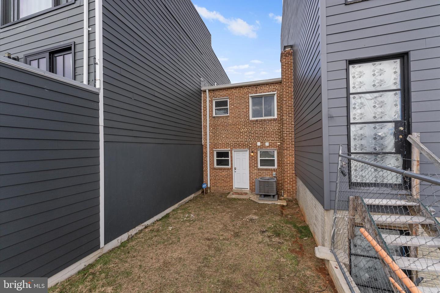 1527 K ST SE, WASHINGTON, District Of Columbia 20003, 2 Bedrooms Bedrooms, ,1 BathroomBathrooms,Residential,For sale,1527 K ST SE,DCDC2245656 MLS # DCDC2245656