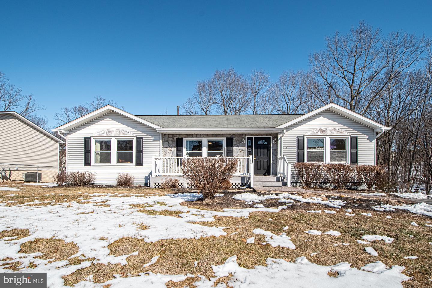 213 WOODROW RD, WINCHESTER, Virginia 22602, 3 Bedrooms Bedrooms, ,2 BathroomsBathrooms,Residential,For sale,213 WOODROW RD,VAFV2039552 MLS # VAFV2039552