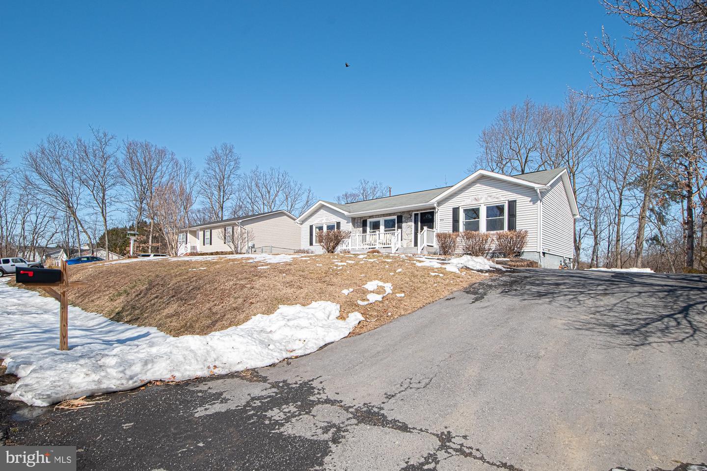 213 WOODROW RD, WINCHESTER, Virginia 22602, 3 Bedrooms Bedrooms, ,2 BathroomsBathrooms,Residential,For sale,213 WOODROW RD,VAFV2039552 MLS # VAFV2039552