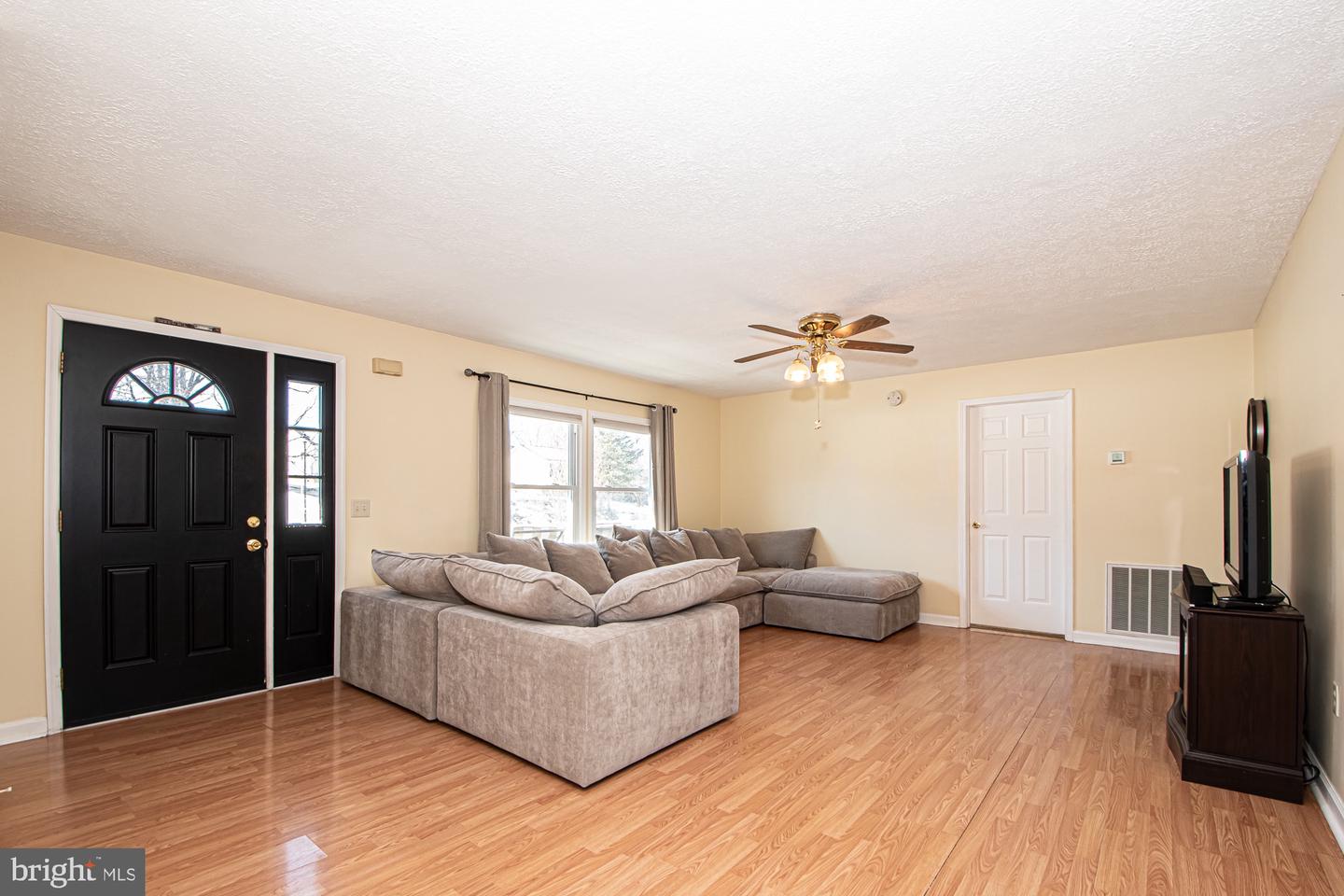 213 WOODROW RD, WINCHESTER, Virginia 22602, 3 Bedrooms Bedrooms, ,2 BathroomsBathrooms,Residential,For sale,213 WOODROW RD,VAFV2039552 MLS # VAFV2039552