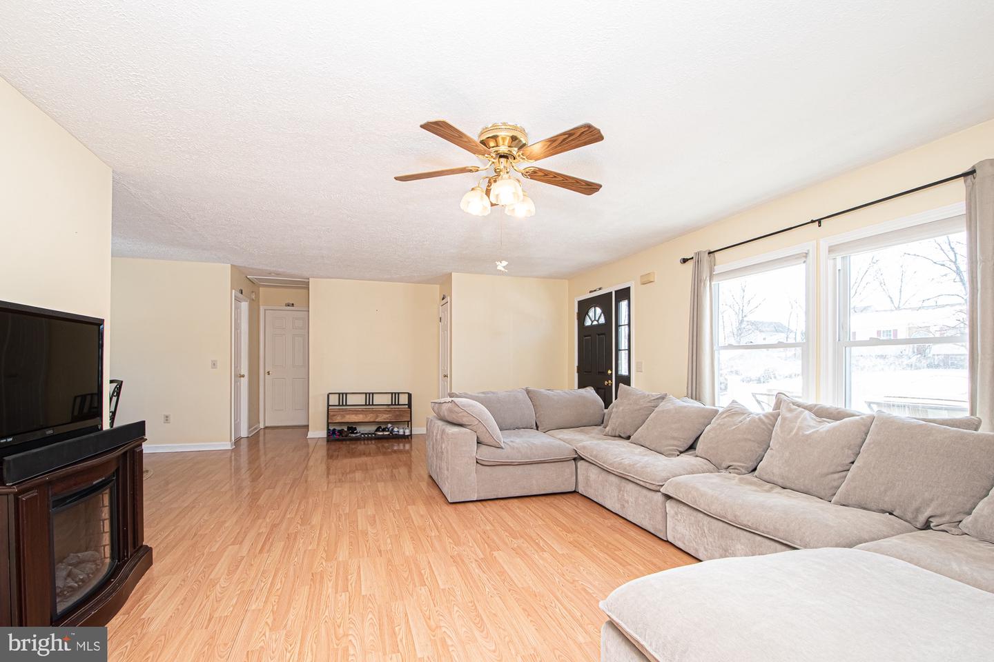 213 WOODROW RD, WINCHESTER, Virginia 22602, 3 Bedrooms Bedrooms, ,2 BathroomsBathrooms,Residential,For sale,213 WOODROW RD,VAFV2039552 MLS # VAFV2039552