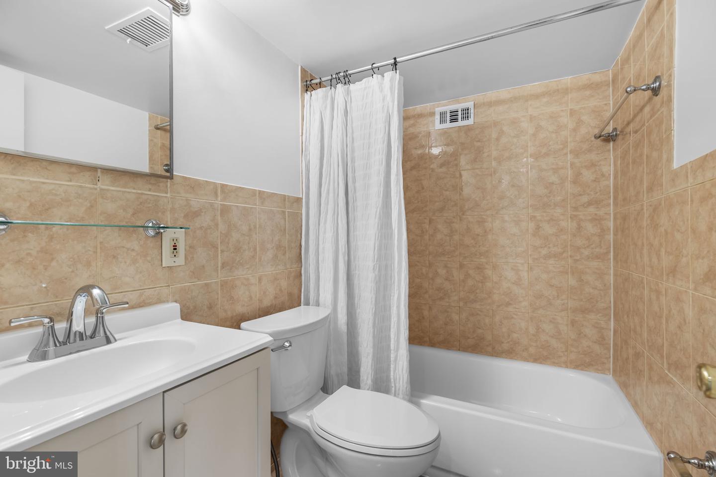 5851 QUANTRELL AVE #209, ALEXANDRIA, Virginia 22312, 1 Bedroom Bedrooms, ,1 BathroomBathrooms,Residential,For sale,5851 QUANTRELL AVE #209,VAAX2053230 MLS # VAAX2053230