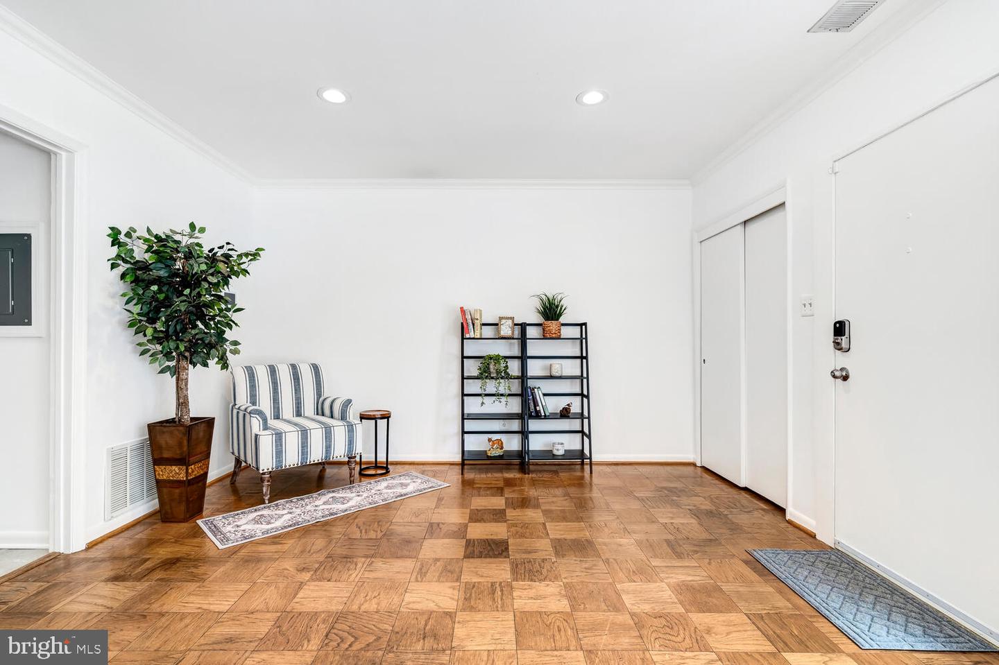 4447 FOREST GLEN CT #4447, ANNANDALE, Virginia 22003, 3 Bedrooms Bedrooms, ,1 BathroomBathrooms,Residential,For sale,4447 FOREST GLEN CT #4447,VAFX2289170 MLS # VAFX2289170