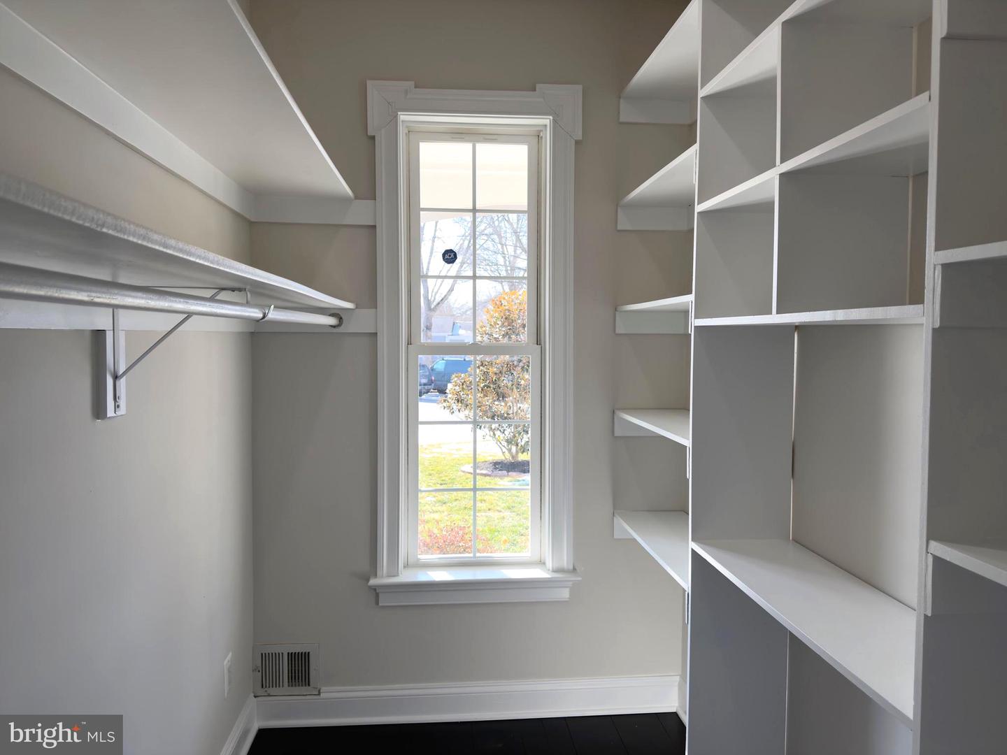 8213 HOCKING PL, ALEXANDRIA, Virginia 22309, 5 Bedrooms Bedrooms, ,5 BathroomsBathrooms,Residential,For sale,8213 HOCKING PL,VAFX2290722 MLS # VAFX2290722