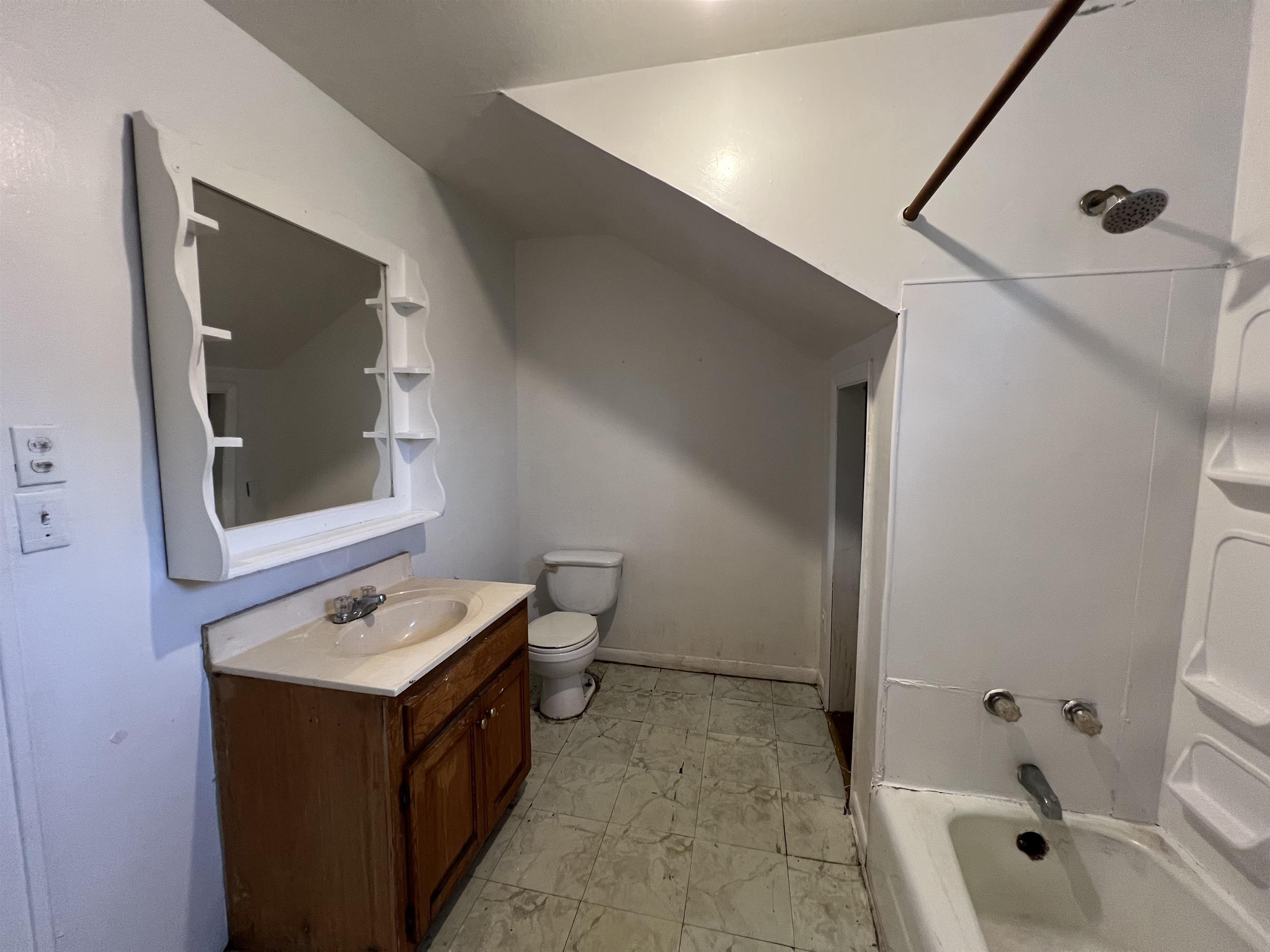 220 ELIZABETH AVE, WAYNESBORO, Virginia 22980, 3 Bedrooms Bedrooms, ,1 BathroomBathrooms,Residential,220 ELIZABETH AVE,672223 MLS # 672223