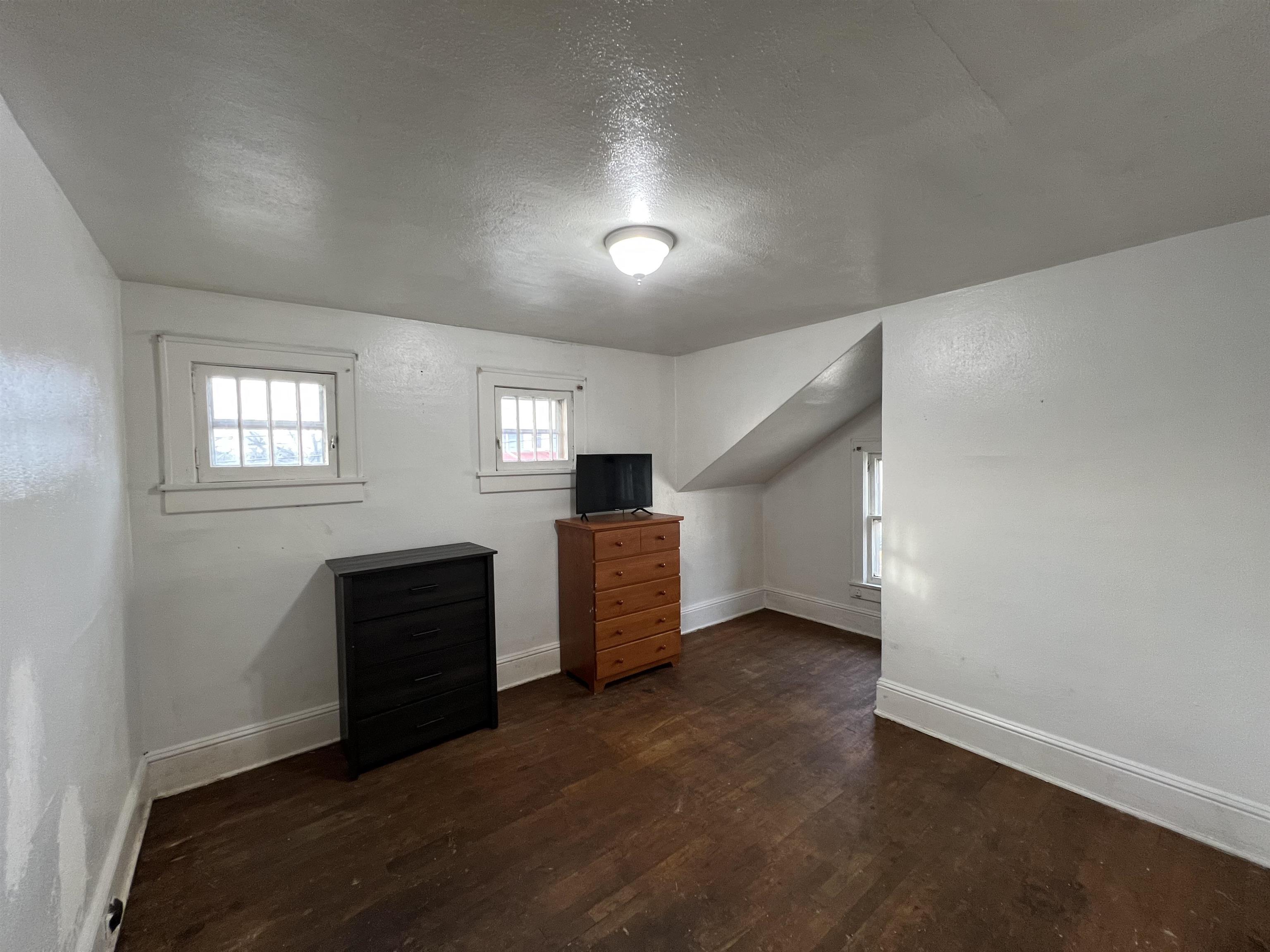 220 ELIZABETH AVE, WAYNESBORO, Virginia 22980, 3 Bedrooms Bedrooms, ,1 BathroomBathrooms,Residential,220 ELIZABETH AVE,672223 MLS # 672223