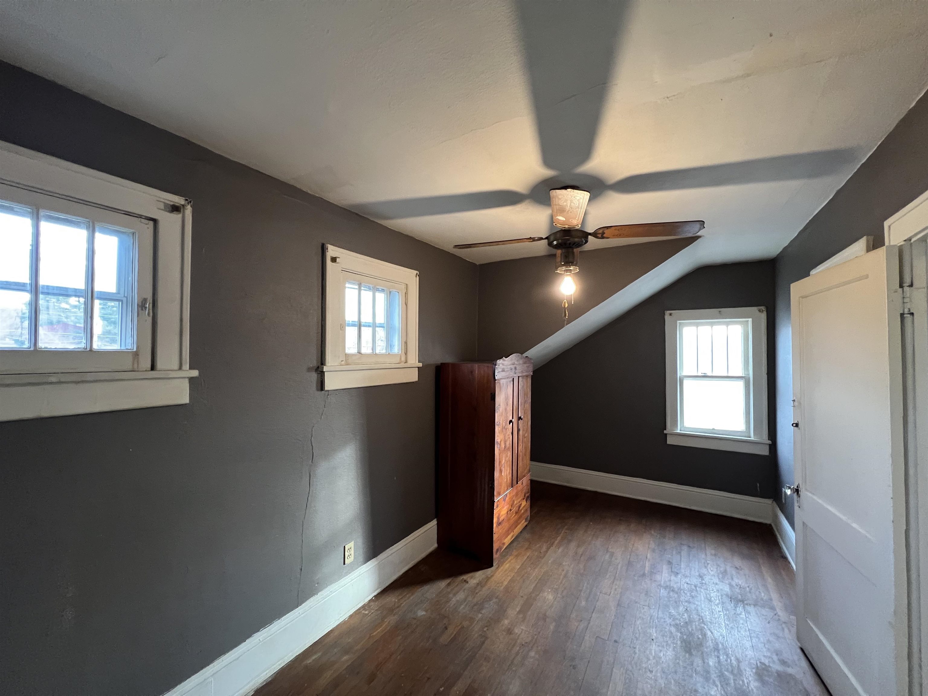 220 ELIZABETH AVE, WAYNESBORO, Virginia 22980, 3 Bedrooms Bedrooms, ,1 BathroomBathrooms,Residential,220 ELIZABETH AVE,672223 MLS # 672223