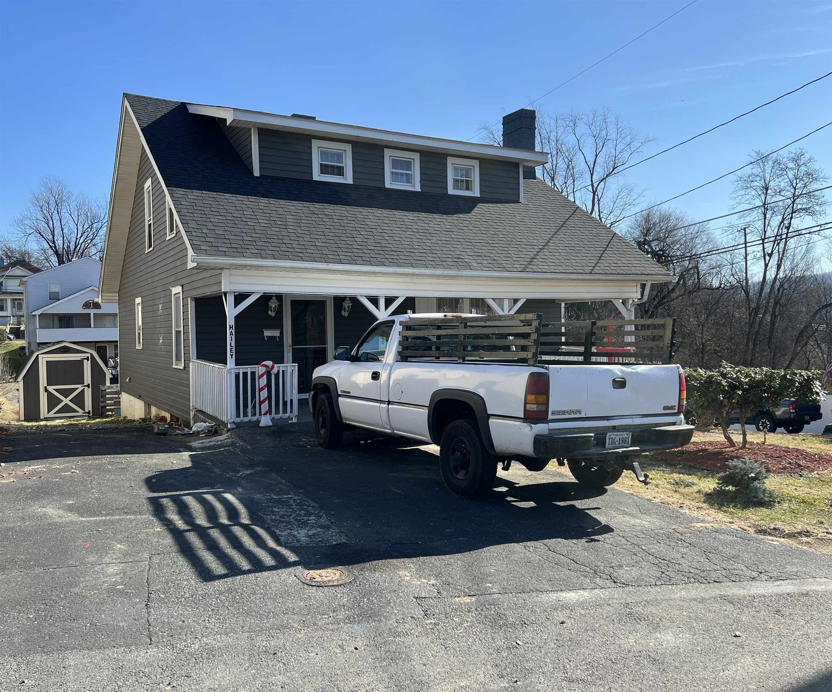 220 ELIZABETH AVE, WAYNESBORO, Virginia 22980, 3 Bedrooms Bedrooms, ,1 BathroomBathrooms,Residential,220 ELIZABETH AVE,672223 MLS # 672223