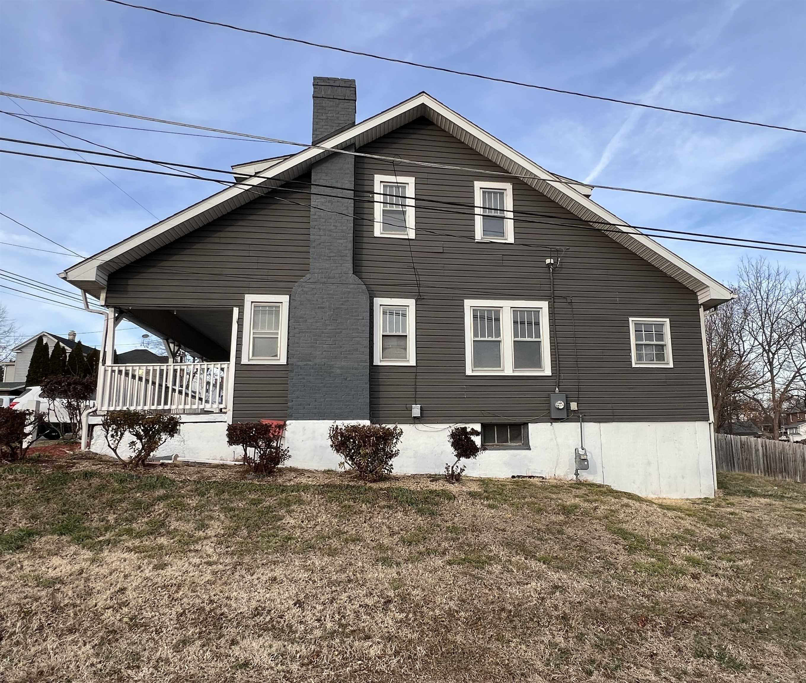 220 ELIZABETH AVE, WAYNESBORO, Virginia 22980, 3 Bedrooms Bedrooms, ,1 BathroomBathrooms,Residential,220 ELIZABETH AVE,672223 MLS # 672223