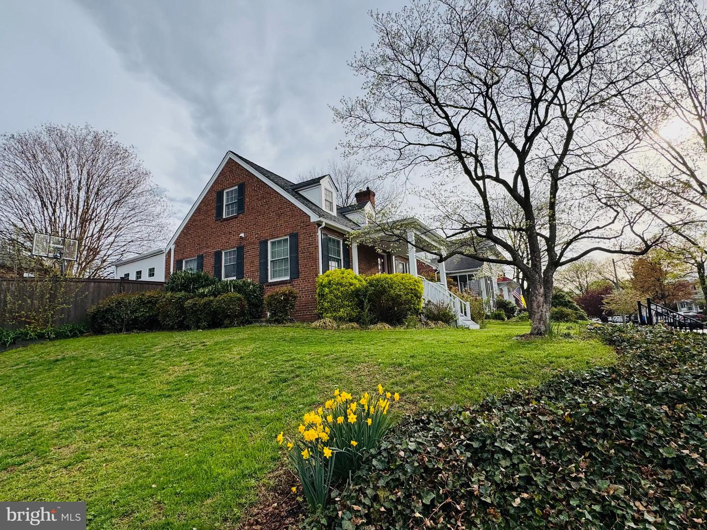 100 E MAPLE ST, ALEXANDRIA, Virginia 22301, 4 Bedrooms Bedrooms, ,3 BathroomsBathrooms,Residential,For sale,100 E MAPLE ST,VAAX2053686 MLS # VAAX2053686 100 E MAPLE ST, ALEXANDRIA, Virginia 22301, 4 Bedrooms Bedrooms, ,3 BathroomsBathrooms,Residential,For sale,100 E MAPLE ST,VAAX2053686 MLS # VAAX2053686