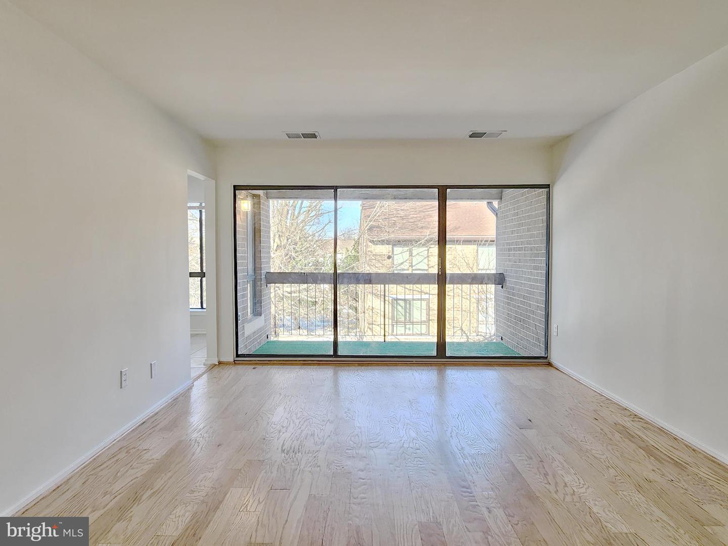 551 FLORIDA AVE #202, HERNDON, Virginia 20170, 2 Bedrooms Bedrooms, ,2 BathroomsBathrooms,Residential,For sale,551 FLORIDA AVE #202,VAFX2290798 MLS # VAFX2290798 551 FLORIDA AVE #202, HERNDON, Virginia 20170, 2 Bedrooms Bedrooms, ,2 BathroomsBathrooms,Residential,For sale,551 FLORIDA AVE #202,VAFX2290798 MLS # VAFX2290798