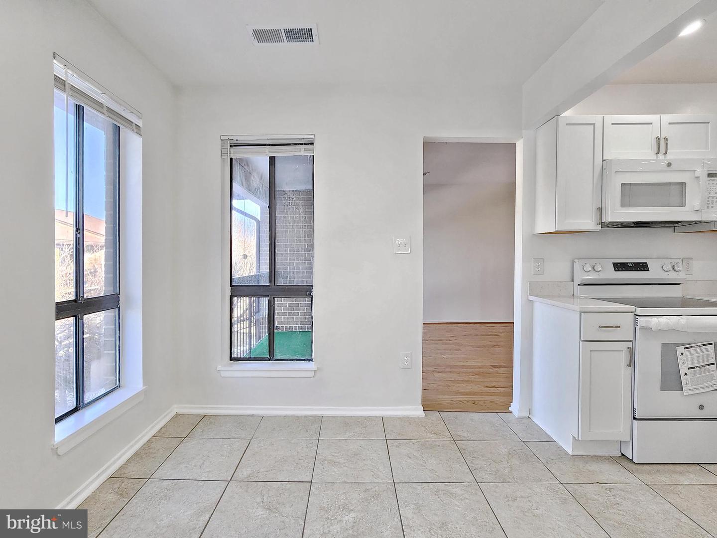 551 FLORIDA AVE #202, HERNDON, Virginia 20170, 2 Bedrooms Bedrooms, ,2 BathroomsBathrooms,Residential,For sale,551 FLORIDA AVE #202,VAFX2290798 MLS # VAFX2290798 551 FLORIDA AVE #202, HERNDON, Virginia 20170, 2 Bedrooms Bedrooms, ,2 BathroomsBathrooms,Residential,For sale,551 FLORIDA AVE #202,VAFX2290798 MLS # VAFX2290798