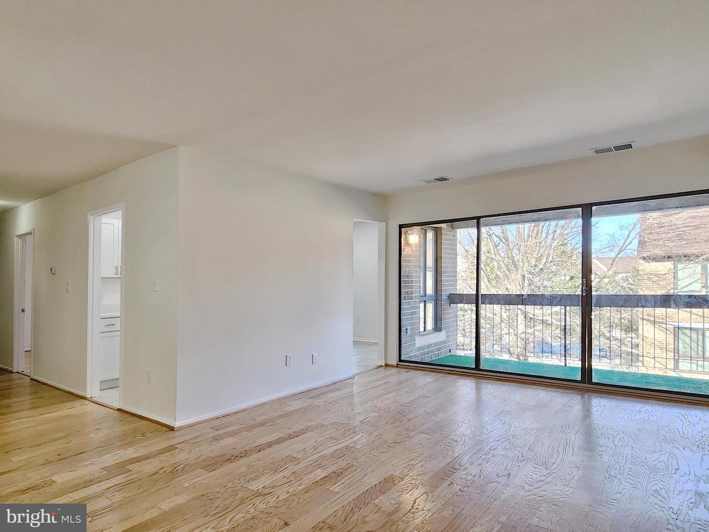 551 FLORIDA AVE #202, HERNDON, Virginia 20170, 2 Bedrooms Bedrooms, ,2 BathroomsBathrooms,Residential,For sale,551 FLORIDA AVE #202,VAFX2290798 MLS # VAFX2290798 551 FLORIDA AVE #202, HERNDON, Virginia 20170, 2 Bedrooms Bedrooms, ,2 BathroomsBathrooms,Residential,For sale,551 FLORIDA AVE #202,VAFX2290798 MLS # VAFX2290798