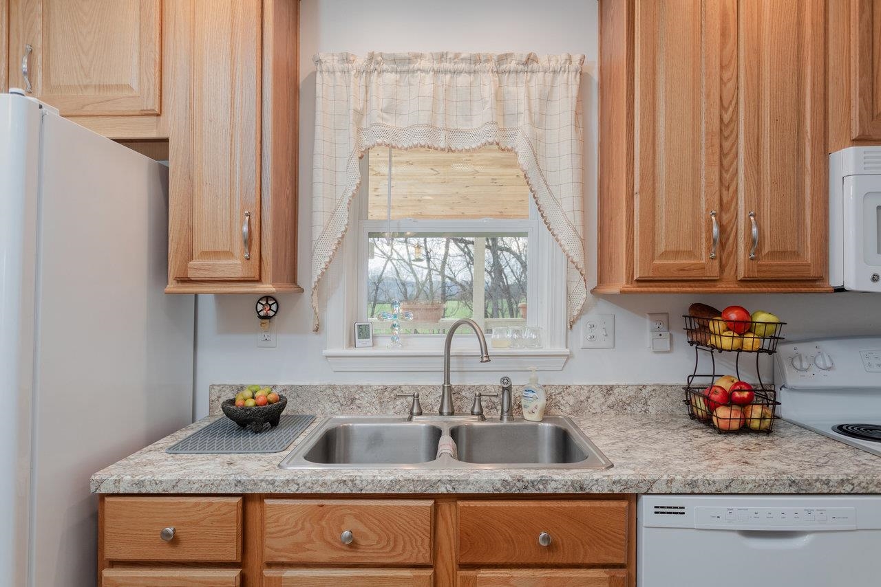 7583 FORD VIEW RD, WEYERS CAVE, Virginia 24486, 3 Bedrooms Bedrooms, ,2 BathroomsBathrooms,Residential,7583 FORD VIEW RD,673247 MLS # 673247