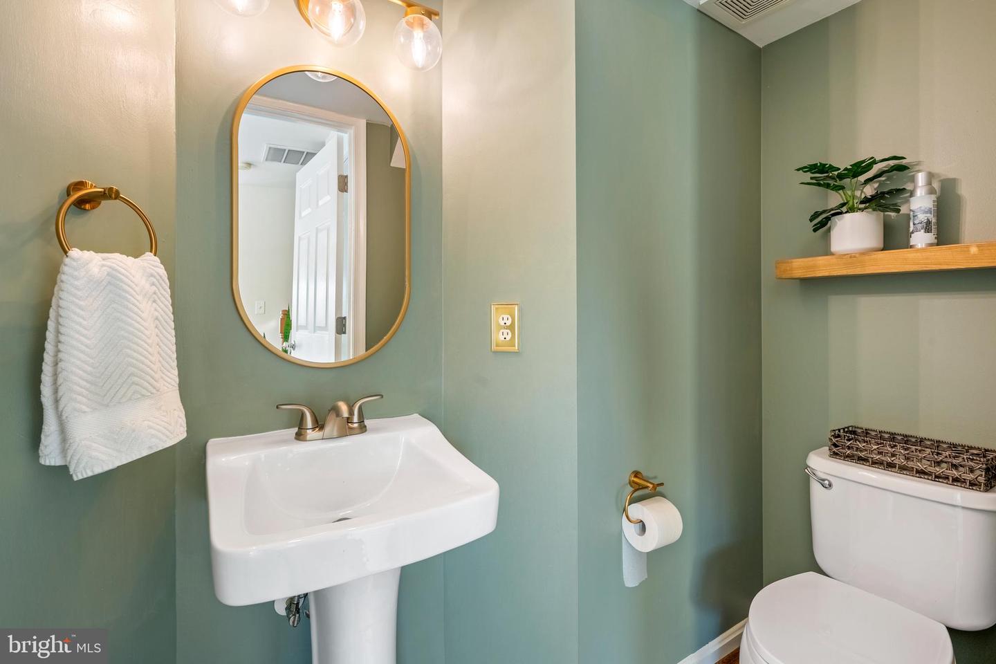 11712 TOLSON PL #304, WOODBRIDGE, Virginia 22192, 2 Bedrooms Bedrooms, 8 Rooms Rooms,2 BathroomsBathrooms,Residential,For sale,11712 TOLSON PL #304,VAPW2111412 MLS # VAPW2111412