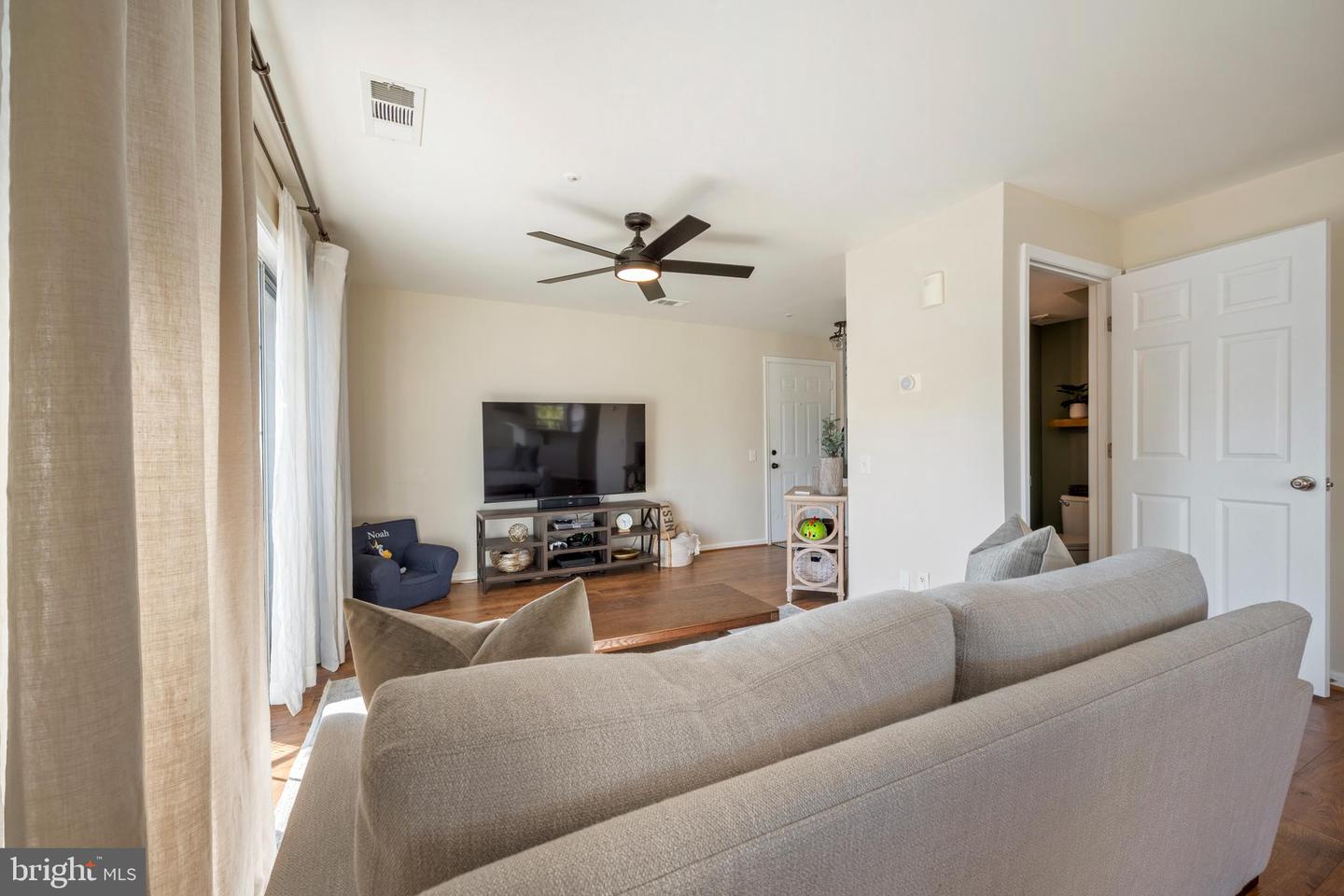 11712 TOLSON PL #304, WOODBRIDGE, Virginia 22192, 2 Bedrooms Bedrooms, 8 Rooms Rooms,2 BathroomsBathrooms,Residential,For sale,11712 TOLSON PL #304,VAPW2111412 MLS # VAPW2111412