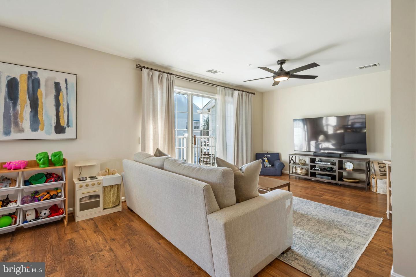 11712 TOLSON PL #304, WOODBRIDGE, Virginia 22192, 2 Bedrooms Bedrooms, 8 Rooms Rooms,2 BathroomsBathrooms,Residential,For sale,11712 TOLSON PL #304,VAPW2111412 MLS # VAPW2111412