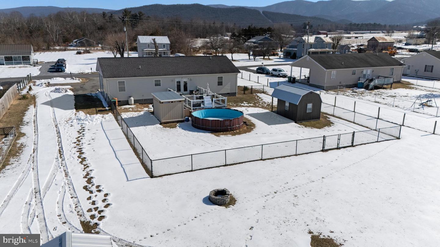 450 CREEKSIDE DR, LURAY, Virginia 22835, 3 Bedrooms Bedrooms, 6 Rooms Rooms,2 BathroomsBathrooms,Residential,For sale,450 CREEKSIDE DR,VAPA2006030 MLS # VAPA2006030