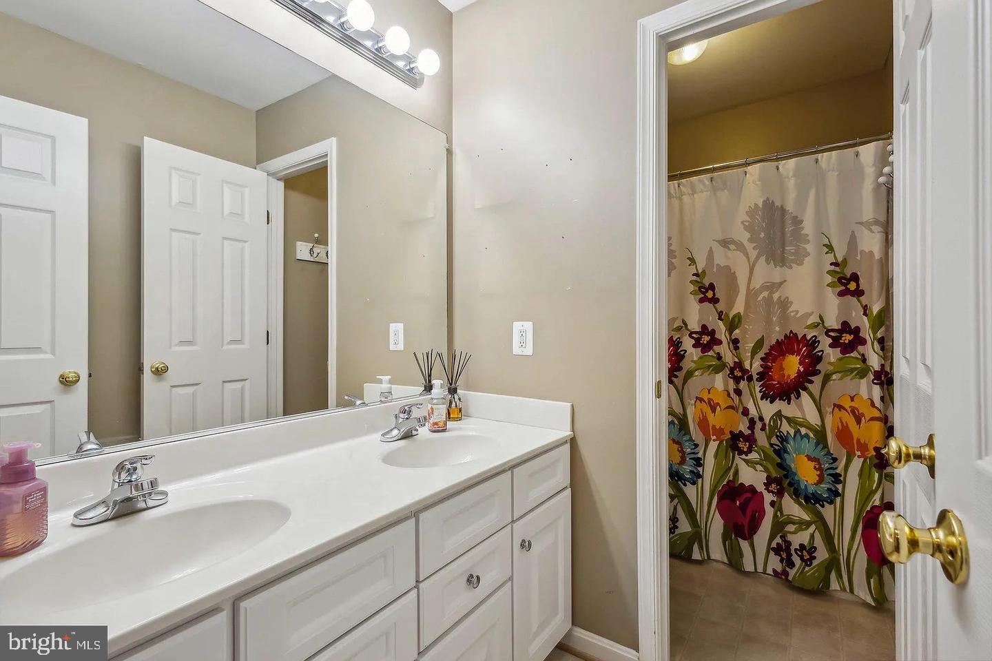 173 AUTUMN WIND CT, WARRENTON, Virginia 20186, 6 Bedrooms Bedrooms, 11 Rooms Rooms,5 BathroomsBathrooms,Residential,For sale,173 AUTUMN WIND CT,VAFQ2020546 MLS # VAFQ2020546 173 AUTUMN WIND CT, WARRENTON, Virginia 20186, 6 Bedrooms Bedrooms, 11 Rooms Rooms,5 BathroomsBathrooms,Residential,For sale,173 AUTUMN WIND CT,VAFQ2020546 MLS # VAFQ2020546