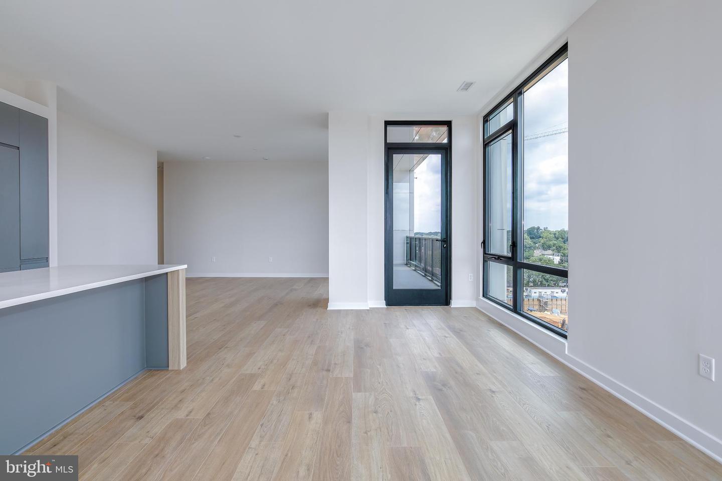 255 W. FALLS STATION BLVD #PH1, FALLS CHURCH, Virginia 22046, 3 Bedrooms Bedrooms, 6 Rooms Rooms,2 BathroomsBathrooms,Residential,For sale,255 W. FALLS STATION BLVD #PH1,VAFA2002242 MLS # VAFA2002242