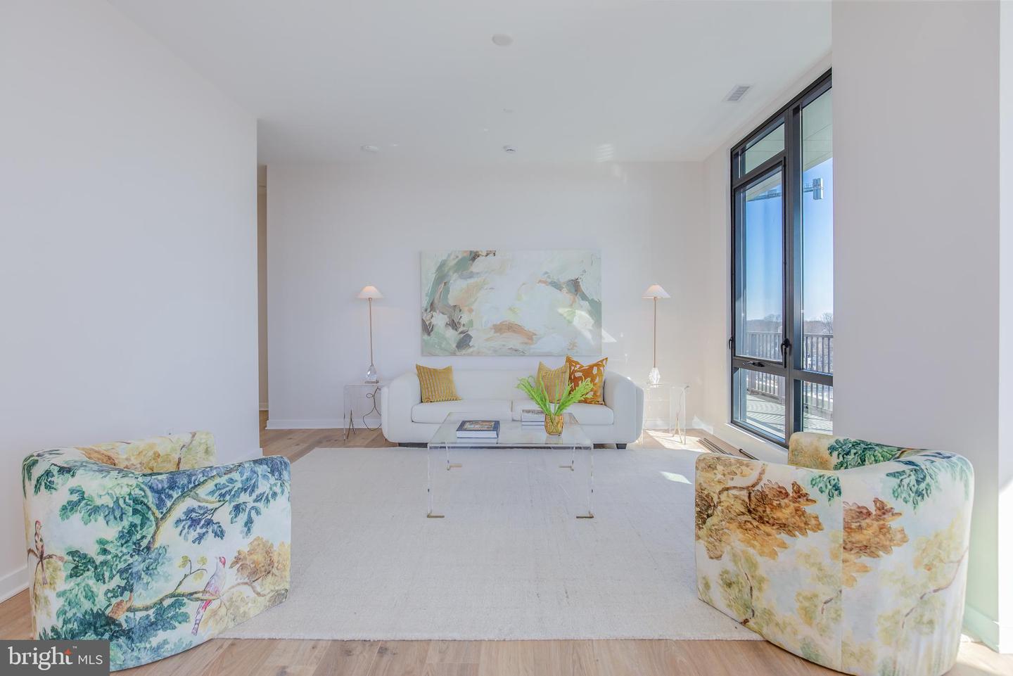 255 W. FALLS STATION BLVD #PH1, FALLS CHURCH, Virginia 22046, 3 Bedrooms Bedrooms, 6 Rooms Rooms,2 BathroomsBathrooms,Residential,For sale,255 W. FALLS STATION BLVD #PH1,VAFA2002242 MLS # VAFA2002242