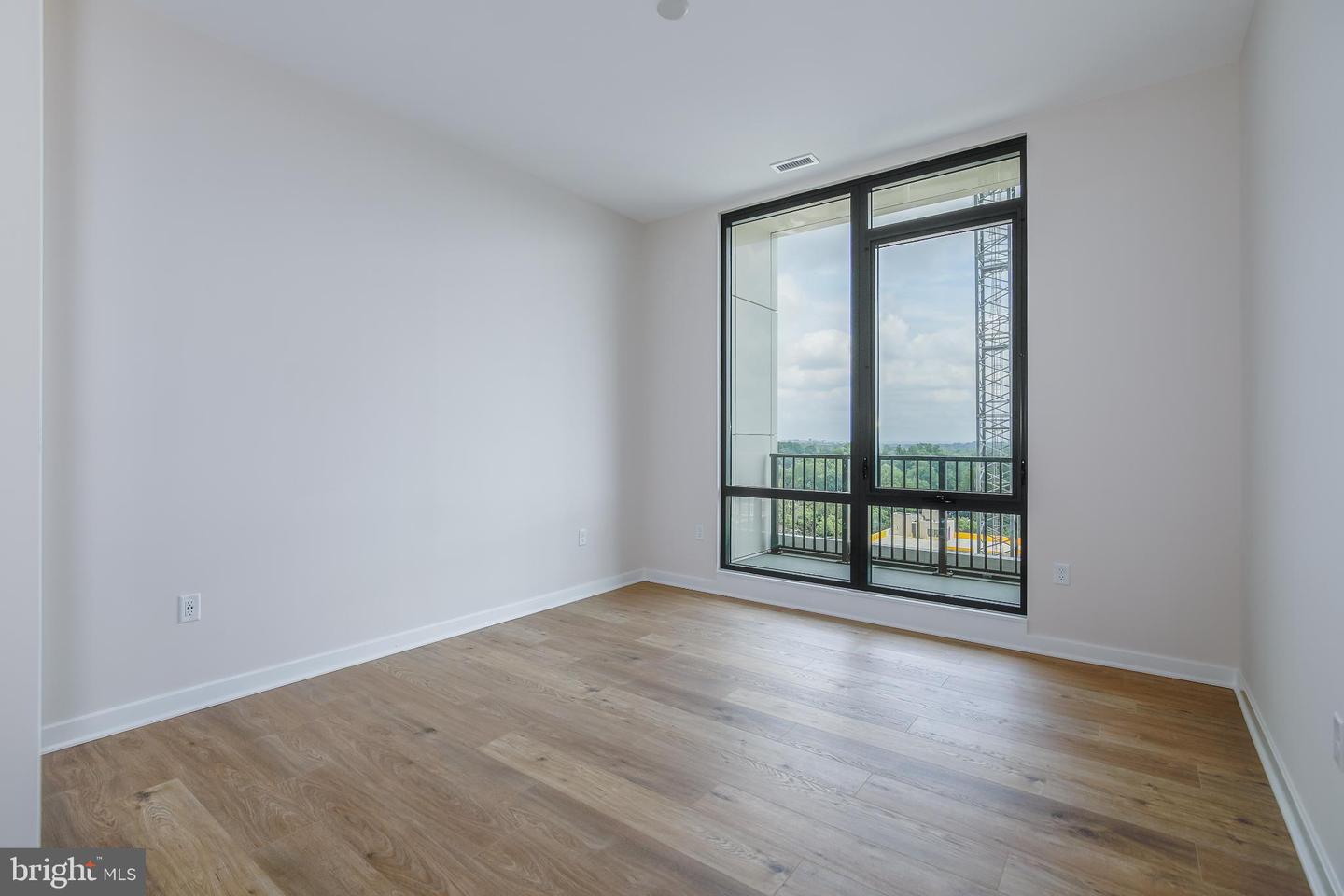 255 W. FALLS STATION BLVD #PH1, FALLS CHURCH, Virginia 22046, 3 Bedrooms Bedrooms, 6 Rooms Rooms,2 BathroomsBathrooms,Residential,For sale,255 W. FALLS STATION BLVD #PH1,VAFA2002242 MLS # VAFA2002242