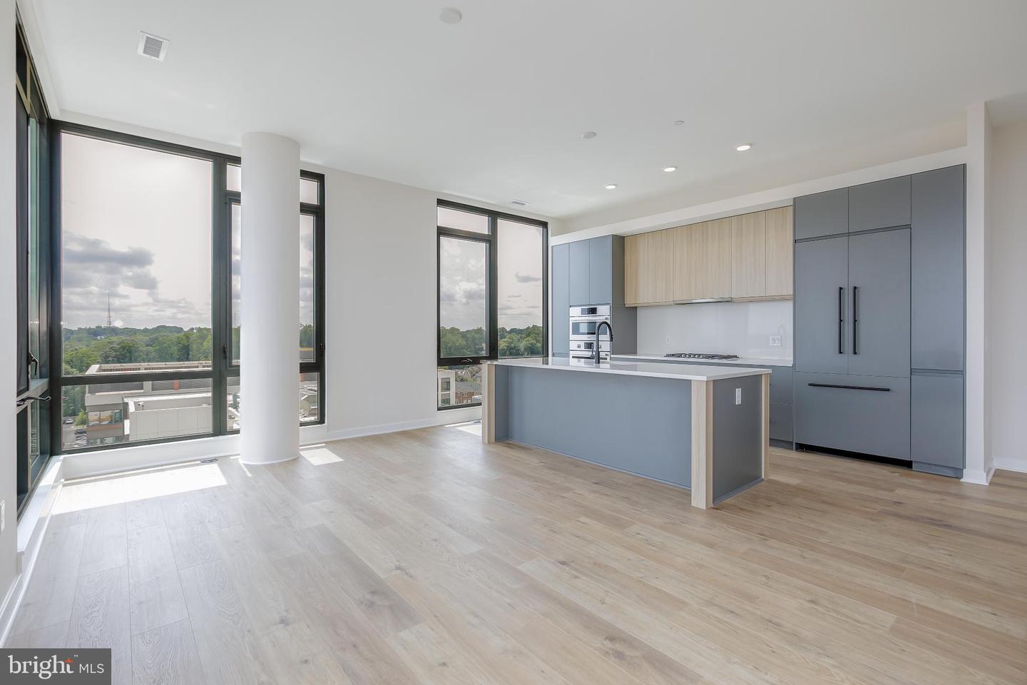 255 W. FALLS STATION BLVD #PH1, FALLS CHURCH, Virginia 22046, 3 Bedrooms Bedrooms, 6 Rooms Rooms,2 BathroomsBathrooms,Residential,For sale,255 W. FALLS STATION BLVD #PH1,VAFA2002242 MLS # VAFA2002242