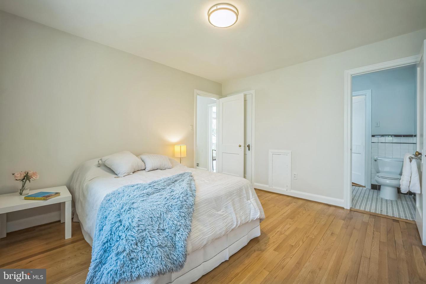 6105 26TH ST N, ARLINGTON, Virginia 22207, 3 Bedrooms Bedrooms, ,2 BathroomsBathrooms,Residential,For sale,6105 26TH ST N,VAAR2056342 MLS # VAAR2056342