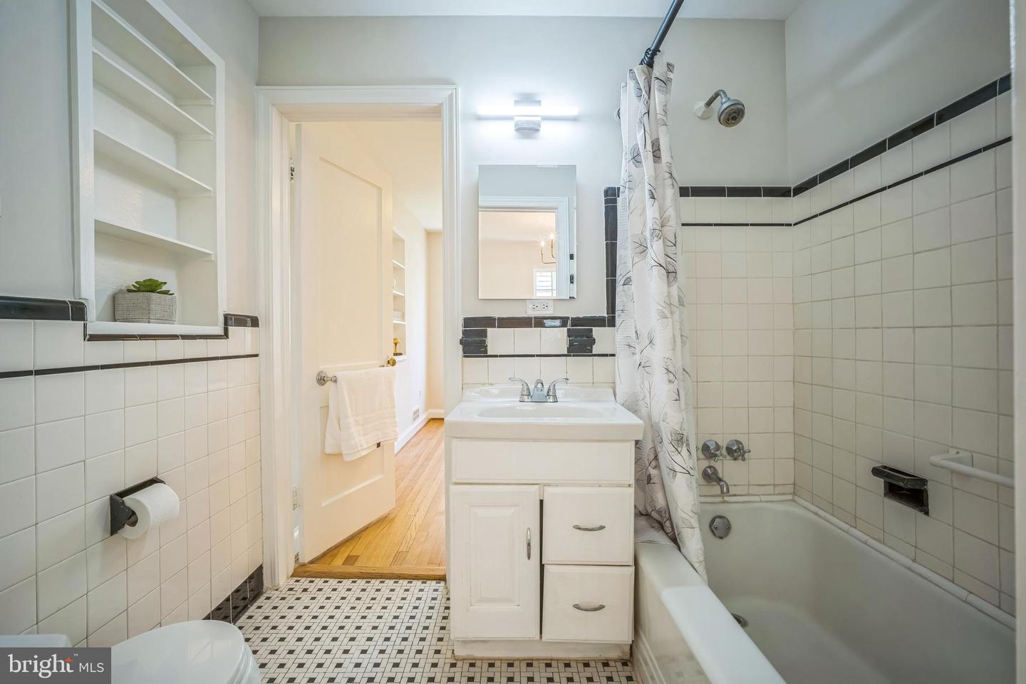 6105 26TH ST N, ARLINGTON, Virginia 22207, 3 Bedrooms Bedrooms, ,2 BathroomsBathrooms,Residential,For sale,6105 26TH ST N,VAAR2056342 MLS # VAAR2056342